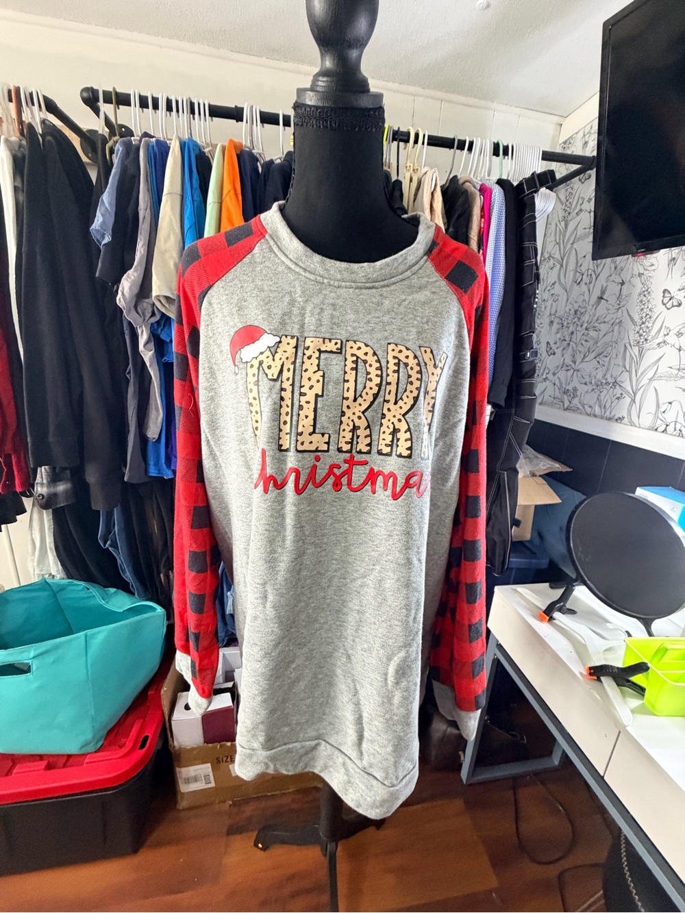 Source Unknown Gray & Red 'Merry Christmas' Plaid Raglan Holiday Sweatshirt